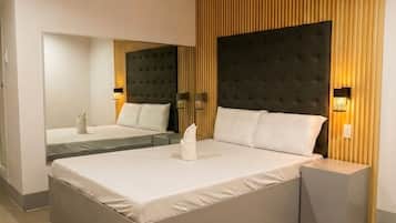 Desk, rollaway beds, bed sheets