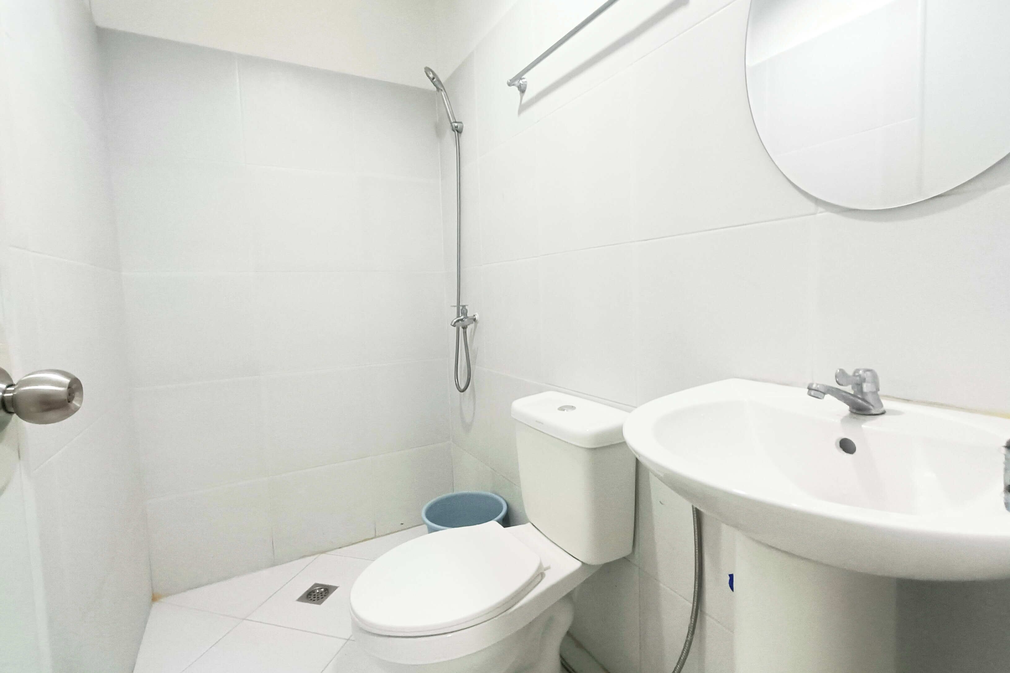 Standard Double Room | Bathroom | Shower, towels