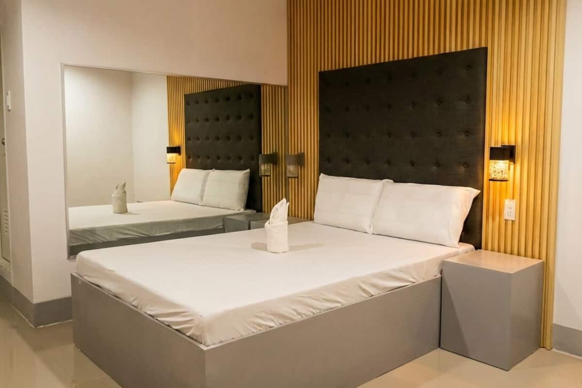 Standard Double Room | Desk, rollaway beds, bed sheets