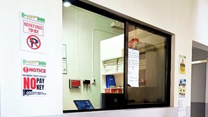 Ảnh chưa phân loại, 2 trong số 18 ảnh, nút