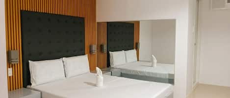Standard Double Room | Desk, rollaway beds, bed sheets