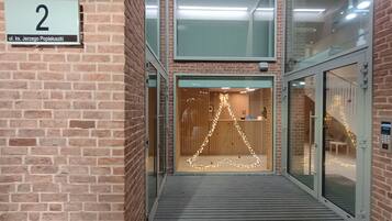 Comfort-huoneisto, parveke, näköala pihalle | Aula