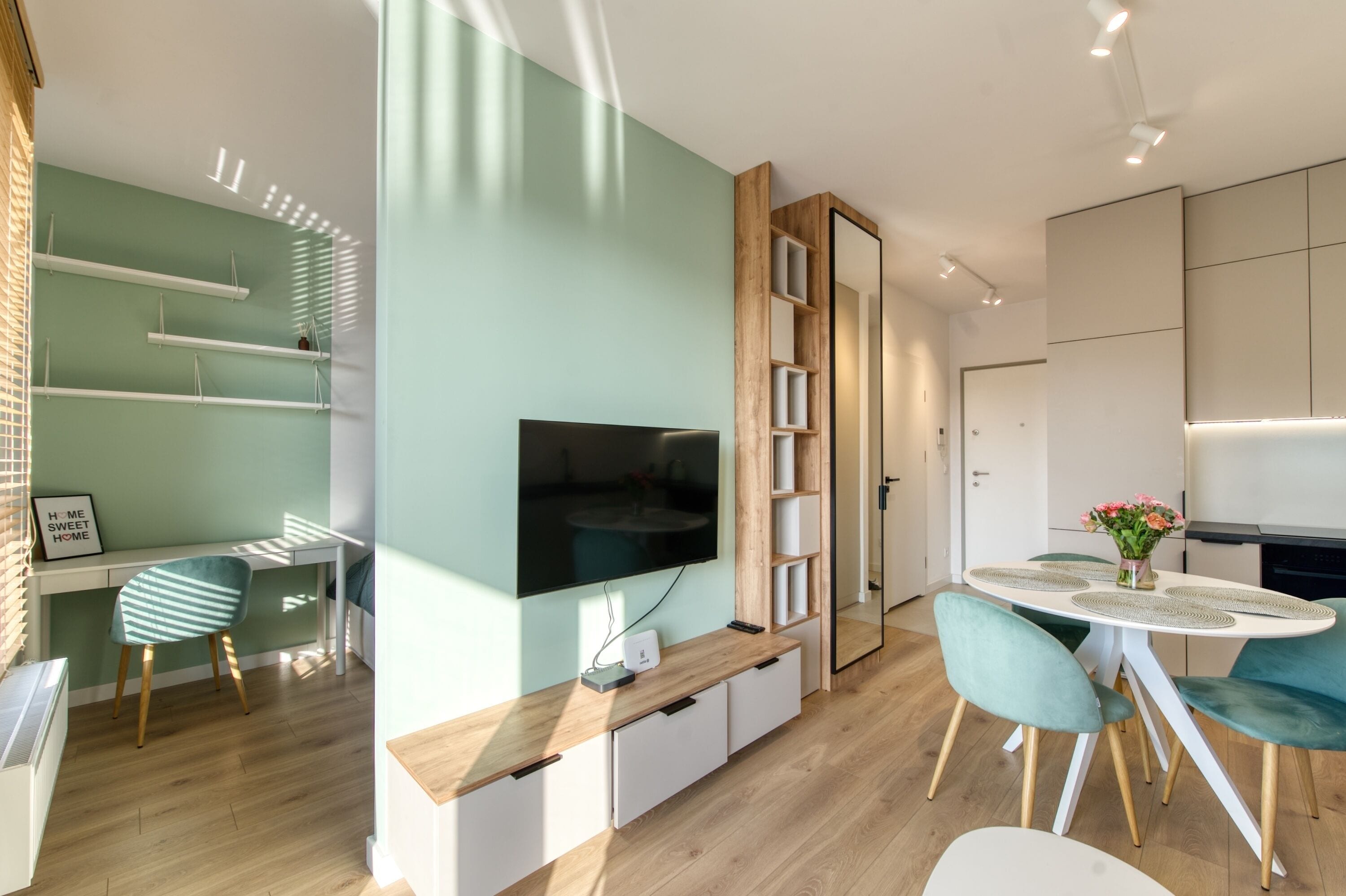 Comfort Apartment, Balcony, Courtyard View | Living room | TV