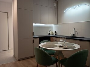 Comfort Apartment, Balcony, Courtyard View | Private kitchen