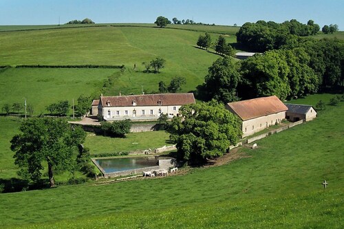 Appartement sur domaine agricole bocager, parc naturel du Morvan