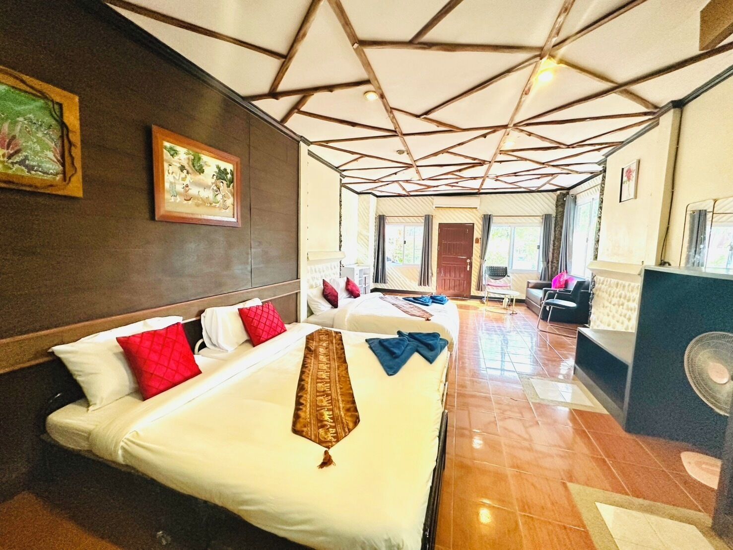 Classic-huvila, parveke, näköala puutarhaan | Työpöytä, kannettavalle tietokoneelle sopiva työtila, ilmainen Wi-Fi