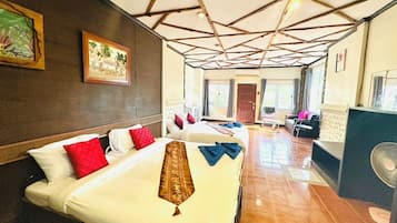 Classic-huvila, parveke, näköala puutarhaan | Työpöytä, kannettavalle tietokoneelle sopiva työtila, ilmainen Wi-Fi