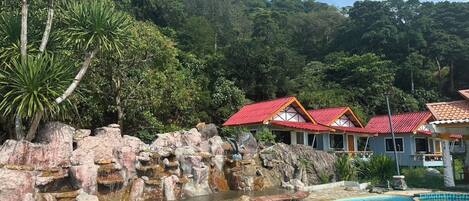 3 utendørsbassenger