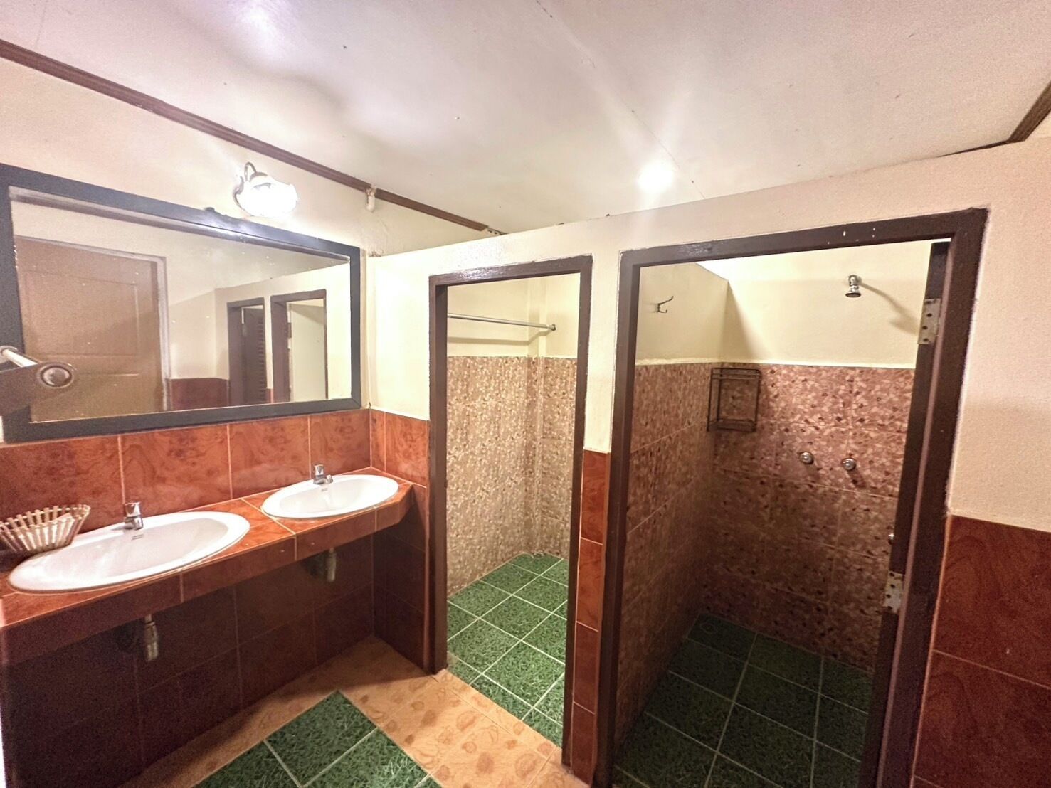 Classic-Villa, Balkon, Gartenblick | Badezimmer | Kostenlose Toilettenartikel, Haartrockner, Handtücher, Seife