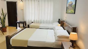 Chambre Deluxe Double ou avec lits jumeaux, balcon, vue jardin | Bureau, fer et planche Ă repasser, Wi-Fi gratuit