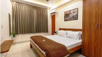 Desk, laptop workspace, free WiFi