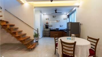 Signature Villa, Garden View | Dining