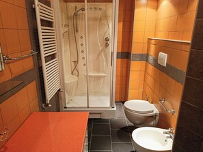 Departamento, balcón, vista a la ciudad | Baño