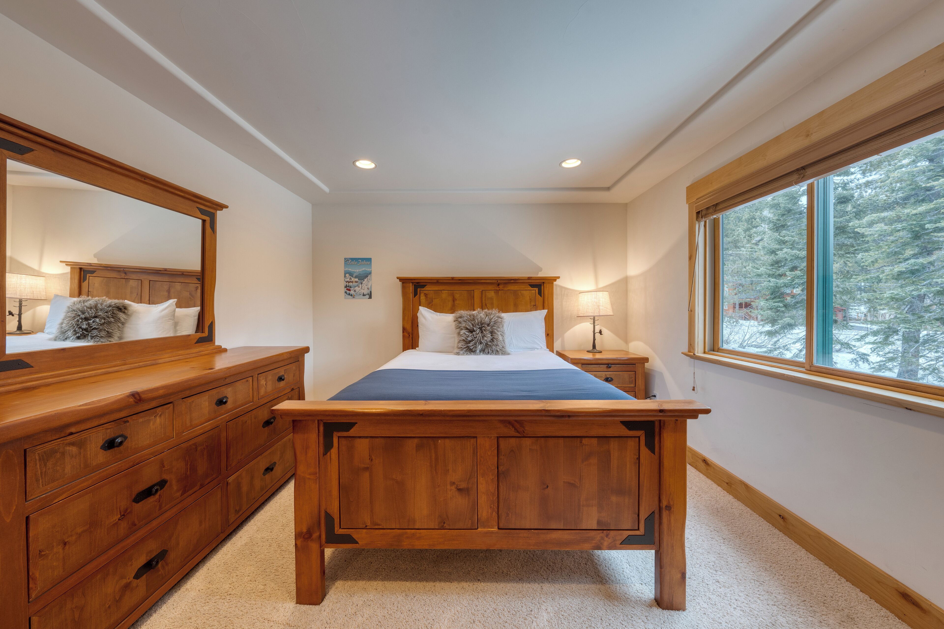 Escritorio, wifi gratis y ropa de cama 