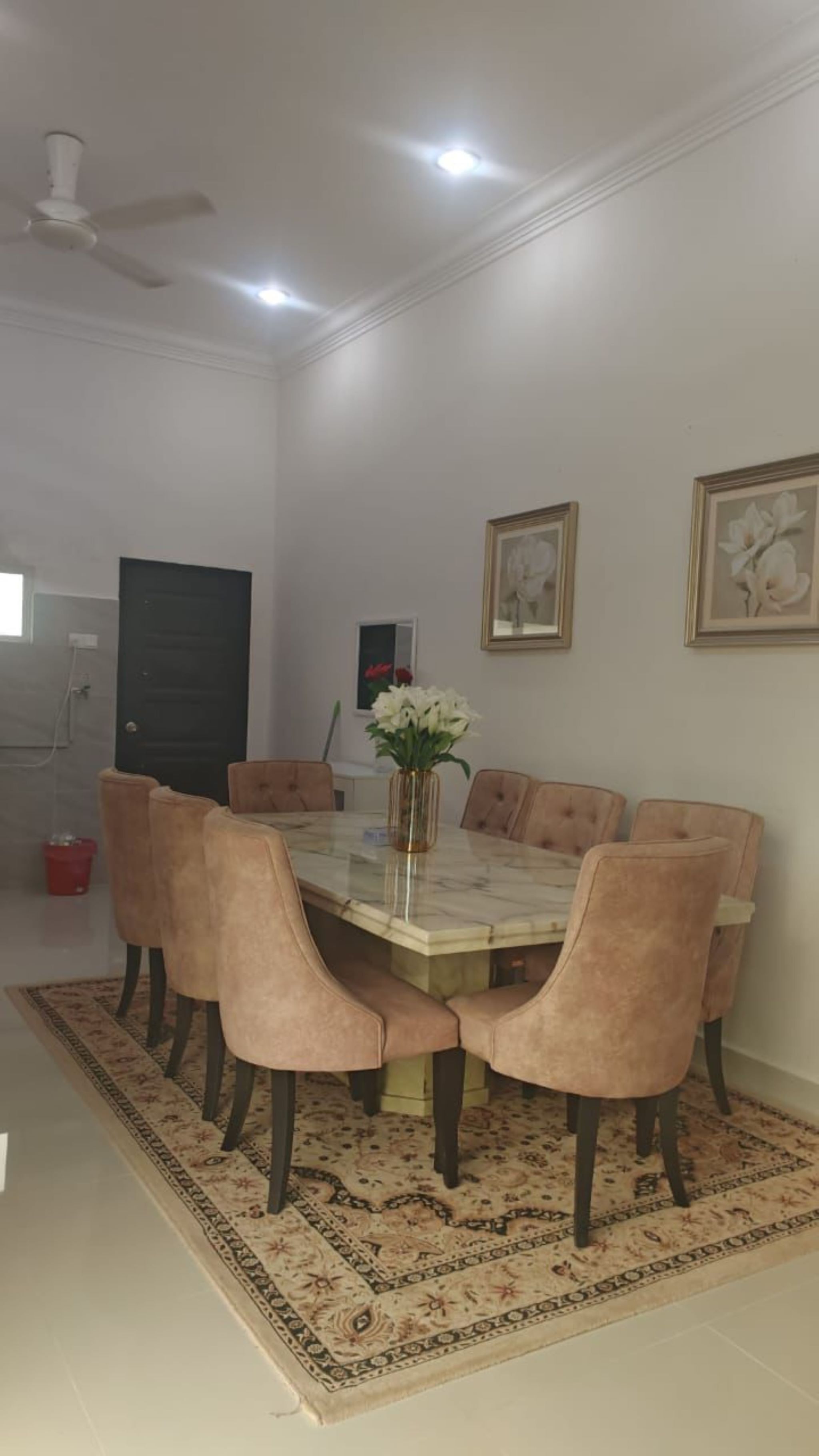 Deluxe House | Dining