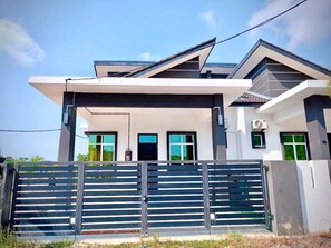 Deluxe House | Exterior - Homestay Selesa KKI Guest House (Kuala Terengganu)