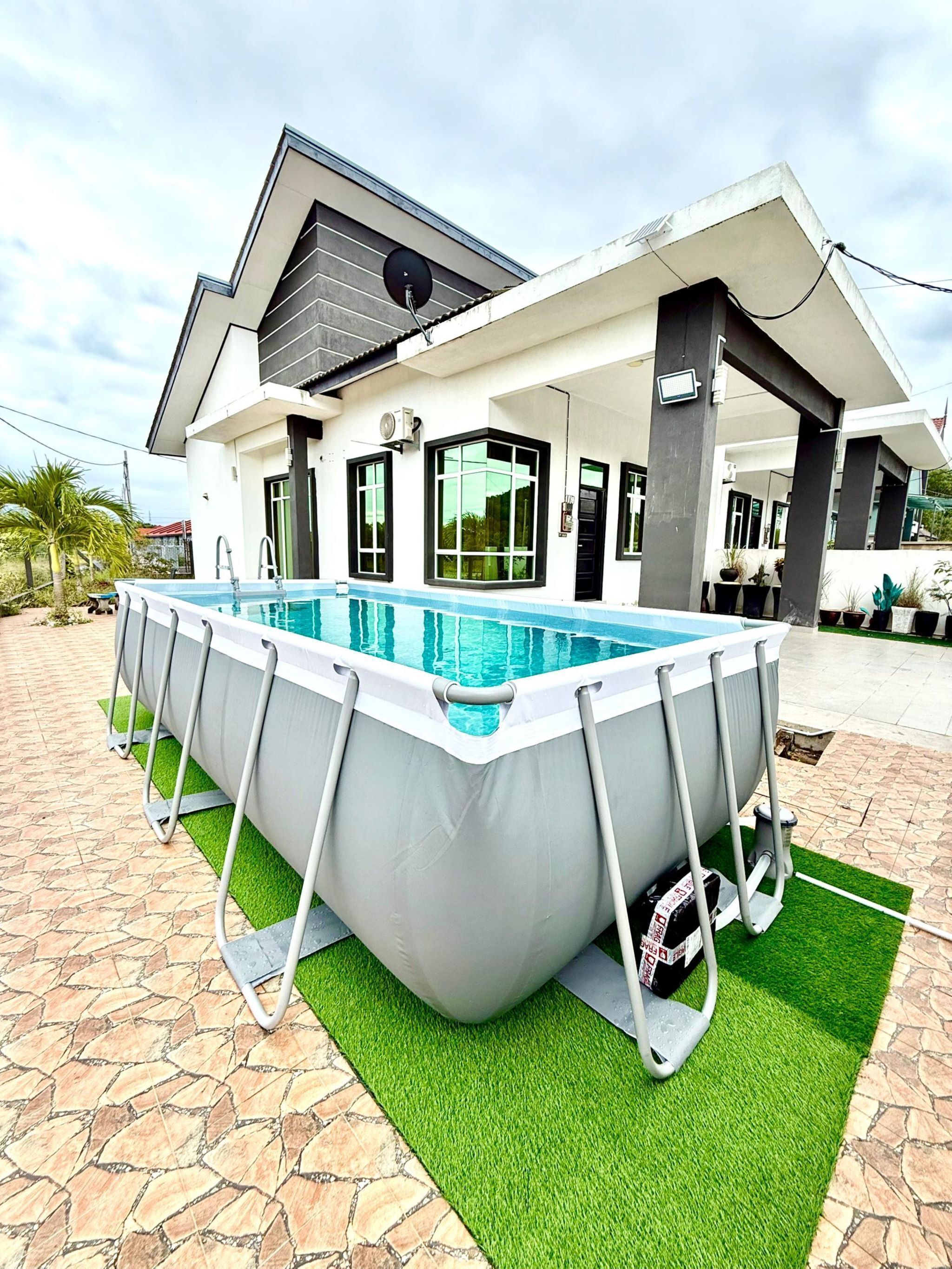 Deluxe House | Pool | Indoor pool