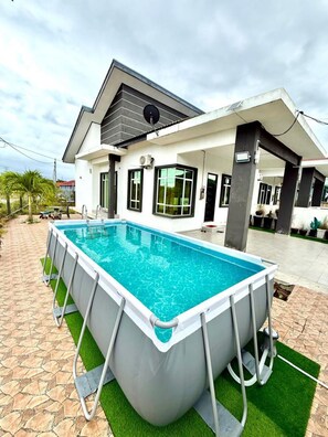 Deluxe House | Pool | Indoor pool