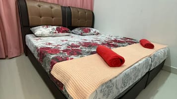 Deluxe House | Iron/ironing board, free WiFi