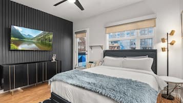 Skrivebord, strykejern/-brett, wi-fi (inkludert) og sengetøy