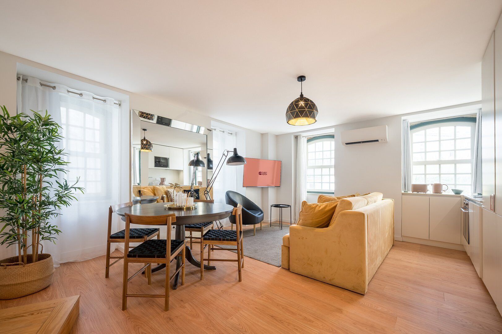 Appartamento (Two-Bedroom Apartment)
