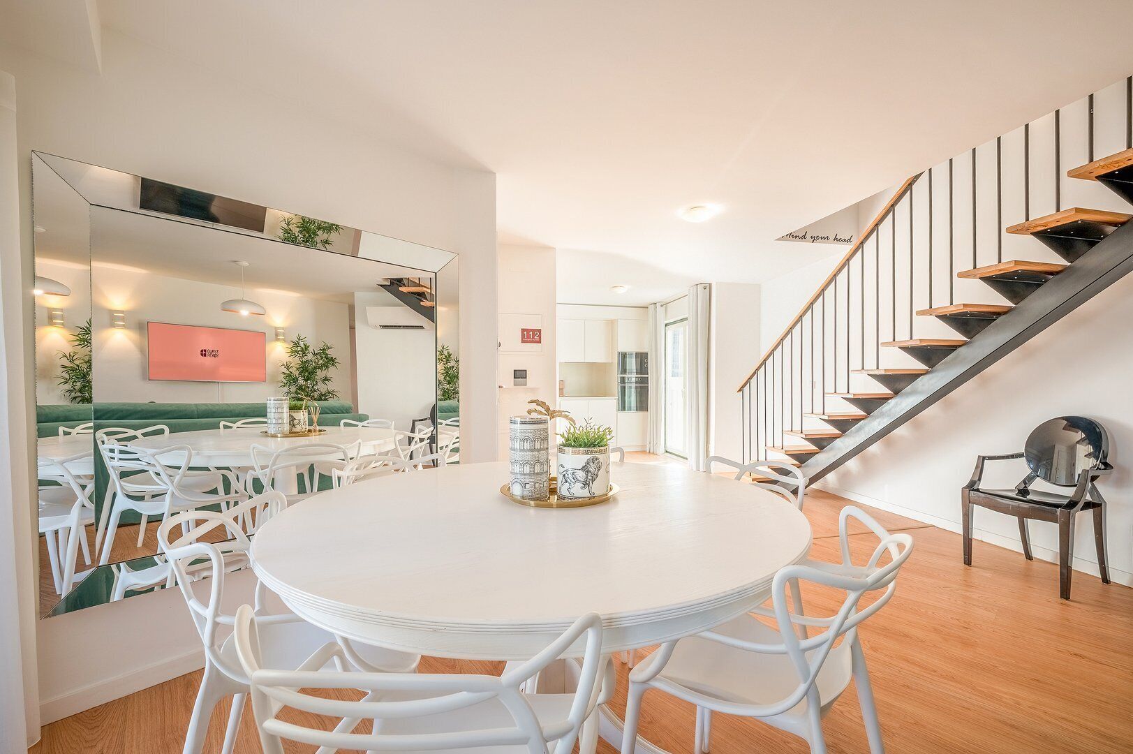 公寓 (Family Two-Bedroom Apartment with Vie)