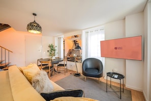 Apartamento (Two-Bedroom Apartment) | Roupa de cama