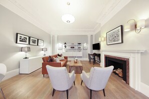 Living area - Mayfair Opulence Residence (London)