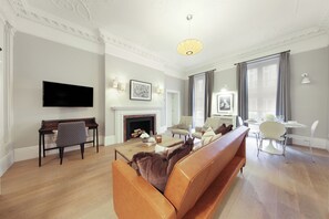 Living area - Mayfair Opulence Residence (London)