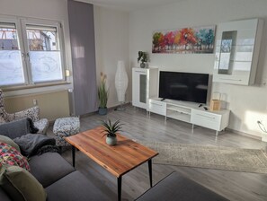 Smart TV, books - Cozy vacation apartment in Biedenkopf - Wallau 35216 58 sqm (Biedenkopf)