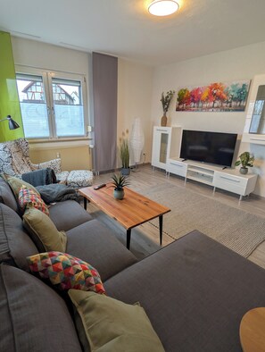 Smart TV, books - Cozy vacation apartment in Biedenkopf - Wallau 35216 58 sqm (Biedenkopf)