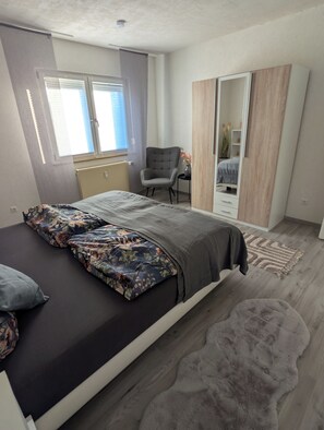 1 bedroom, travel cot, free WiFi, bed sheets - Cozy vacation apartment in Biedenkopf - Wallau 35216 58 sqm (Biedenkopf)