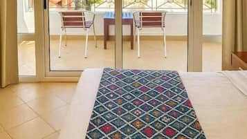 Superior Double or Twin Room, Balcony | Free minibar, in-room safe, blackout drapes, soundproofing