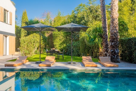 Pool. Villa “Moderne” with Private Pool, Wi-Fi, and Air Conditioning