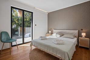 Tabla de planchar con plancha, wifi y ropa de cama 