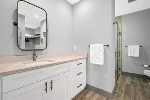 Hair dryer, towels - Newly Constructed Home near Downtown and Beaches (West Palm Beach)