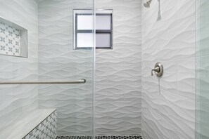 Hair dryer, towels - Newly Constructed Home near Downtown and Beaches (West Palm Beach)