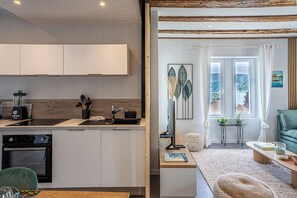 Private kitchen - Azure: exceptional lake view l large terrace l 3 bedrooms, in Veyrier du Lac (Veyrier-du-Lac)