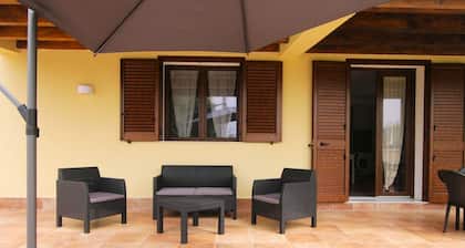 Cosy Countryside comfy Retreat near the Sea, Close to CefalĂč, Pet Friendly!