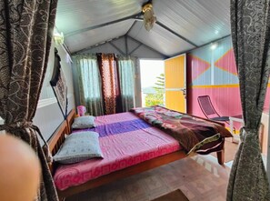 Deluxe tweepersoonskamer, uitzicht op bergen | Uitzicht vanuit de kamer