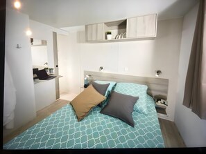 Room - Air-conditioned Mobile Home for 4 – Camping La Yole, St Jean de Monts (Saint-Jean-de-Monts)