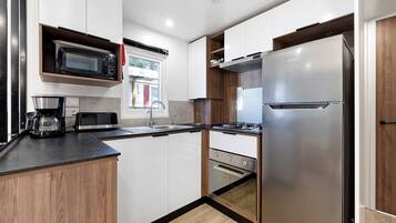 Refrigerador, microondas, horno, placa de cocina