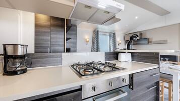 KylskÄp, mikrovÄgsugn, ugn och spishÀll