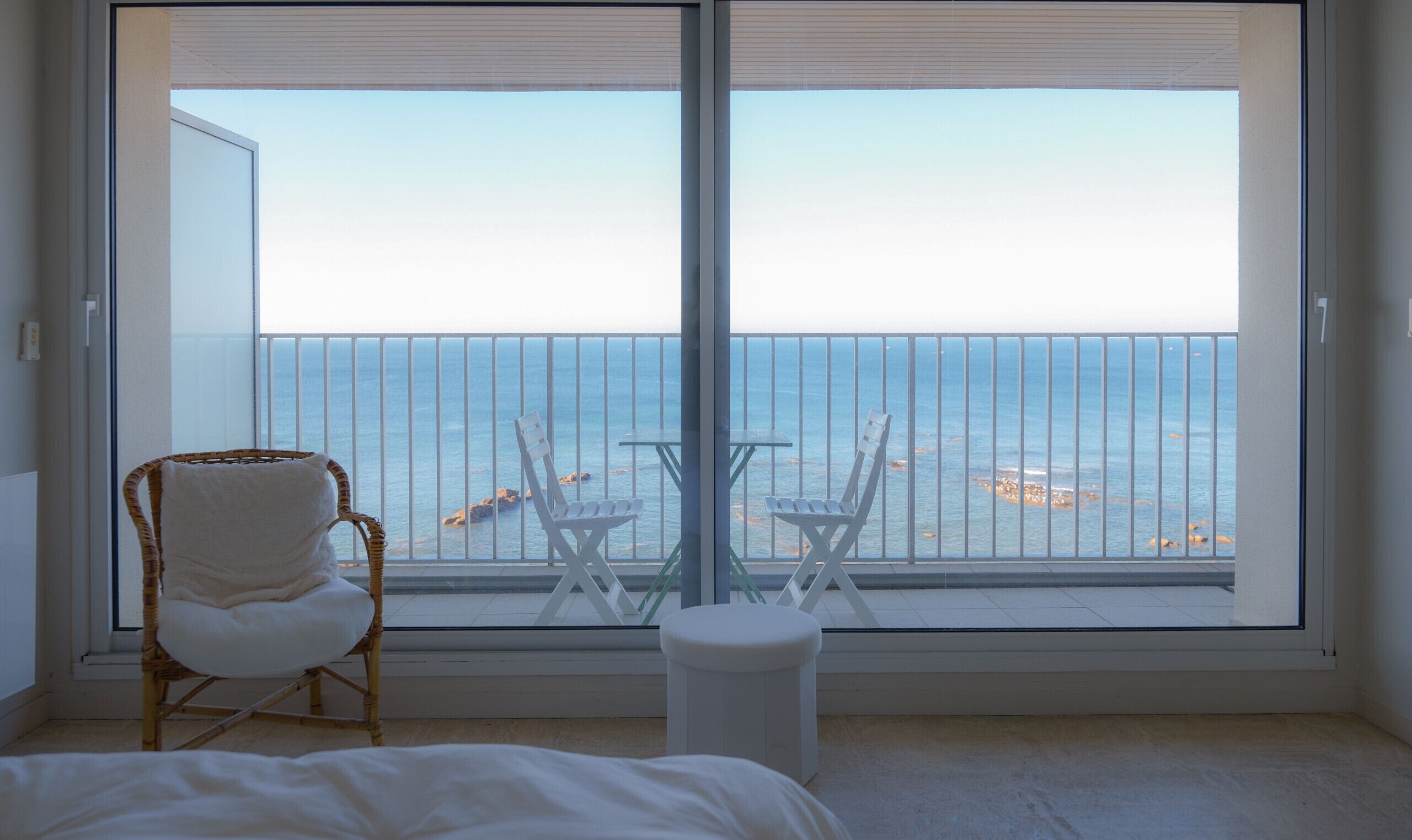 1 bedroom, bed sheets