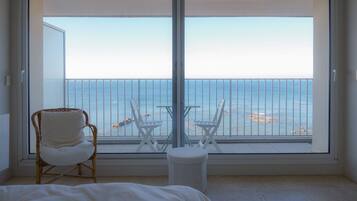 1 bedroom, bed sheets