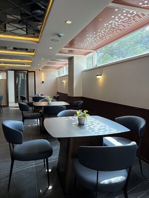 Dining - Zipp Hotel Rosalba (Bengaluru)