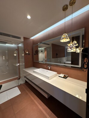 Bathroom - Zipp Hotel Rosalba (Bengaluru)