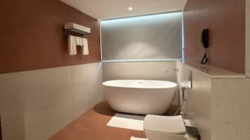 Presidential Studio Suite | Bathroom