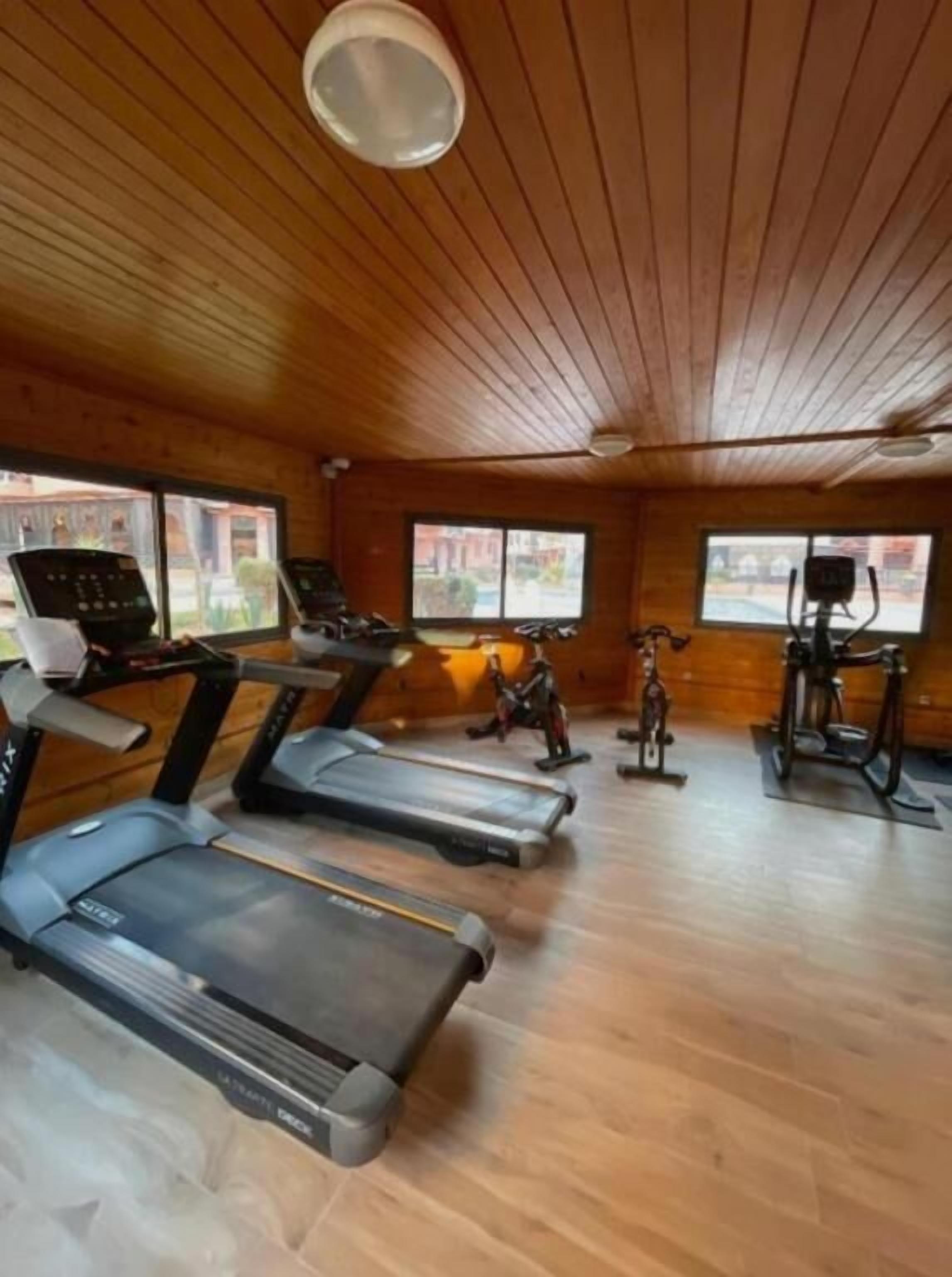 Departamento, 2 habitaciones, chimenea | Sala de fitness