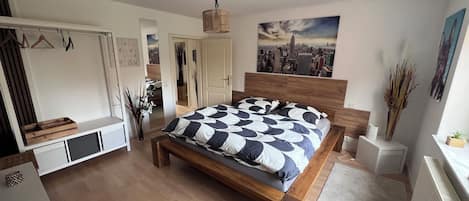 Fer et planche à repasser, accès Internet, draps fournis